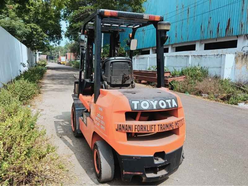 Forklift operator training with accommodation and food provided in Tamil Nadu